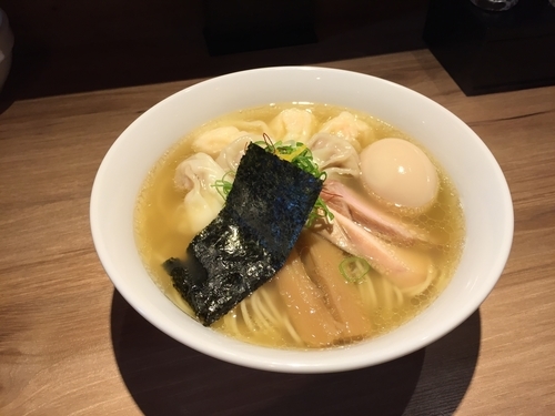 「白旨  特製ワンタン麺＋味玉」@中華soba いそべの写真