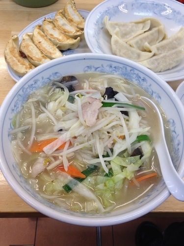 「タンメンと餃子 723円、水餃子 291円」@ぎょうざの満洲 鶴ヶ島駅前店の写真