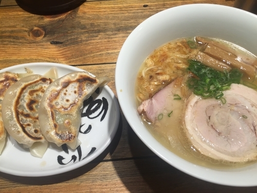 「塩ラーメン 餃子」@松戸中華そば 富田食堂の写真