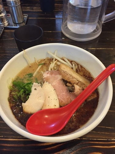 「黒とんこつ」@らーめん細川 大阪東店の写真