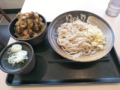 「夏野菜とゲソのかき揚げ丼セット(並盛)650円」@ゆで太郎 前橋朝日町店の写真