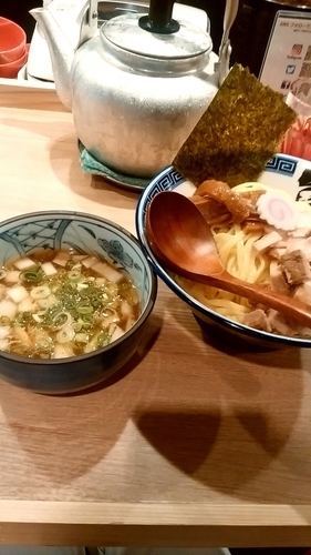 「夏季限定塩つけ麺 850円（牛スジカレー300円）」@風は南から 学芸大学店の写真