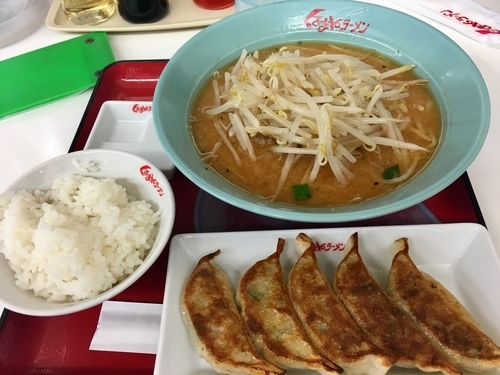 「味噌ラーメン¥630+餃子¥170+サービス小ライス」@くるまやラーメン 保谷新町店の写真