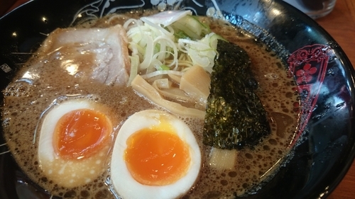 「味玉豚骨ラーメン」@金澤濃厚豚骨ラーメン 神仙 品達品川店の写真