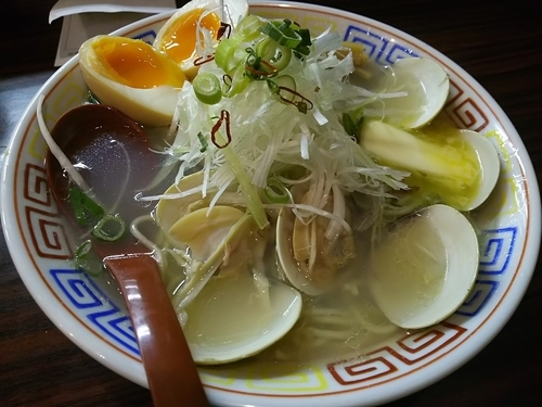 「【限定】ハマグリの塩バターらあめん　（大盛）　＋味玉：㋚券」@煮干しらあめん 燕黒の写真