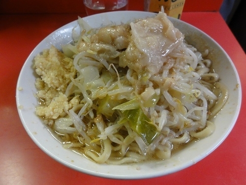 「ラーメン600円　麺硬め　ニンニク　脂」@ラーメン二郎 三田本店の写真