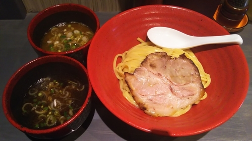 「ハーフ＆ハーフ(魚介豚骨＆エビとイカ墨)」@つけ麺専門 百の輔の写真