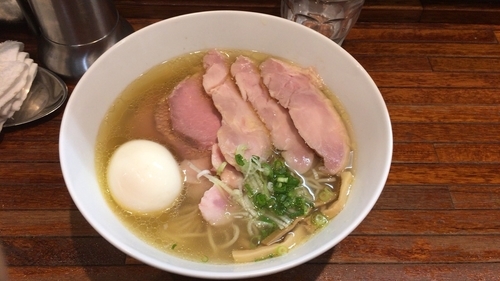 「しおらーめん全部のせ」@町田汁場 しおらーめん進化 町田駅前店の写真