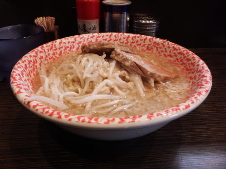 「極太　２００ｇ　ストレート麺」@ラーメン 鉉の写真