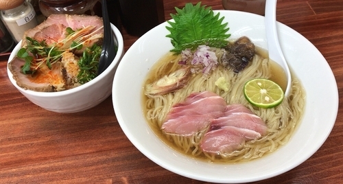 「鮮魚ブリの薄口醤油冷やし麺(限定)＋肩ロースとラー油ごはん」@麺や 睡蓮の写真