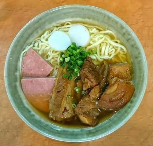 「ミックスそば」@沖縄そば やんばる 新宿本店の写真