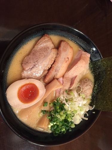 「特製濃厚鶏だしラーメン 塩」@らーめんなが田の写真