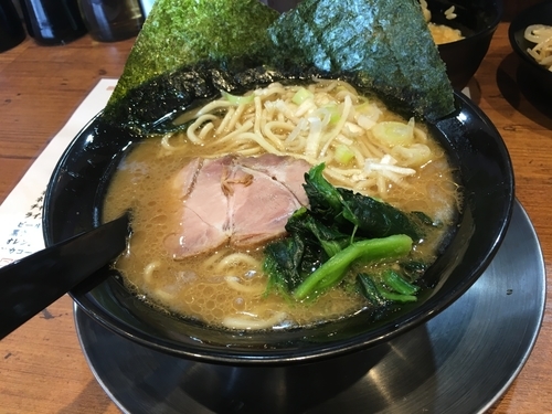 「ラーメン(カタメ、コイメ、オオメ) ¥680+食べ放題¥194」@らーめんアカテングの写真