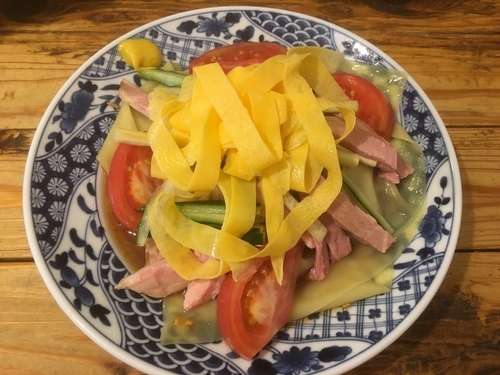 「冷やし中華1000円」@すごい煮干ラーメン凪 新宿ゴールデン街店 本館の写真