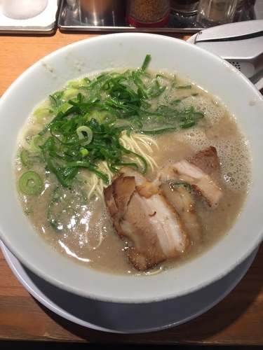 「シロマルベース+替玉」@一風堂 SHIROMARU-BASE 梅田店の写真