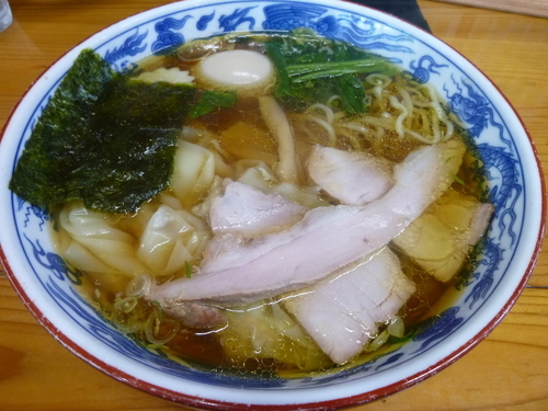「ワンタン麺+半熟煮玉子」@とら食堂の写真