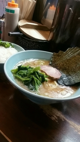 「らーめん、海苔、ライス」@横浜家系ラーメン 家家家 飯田橋店の写真