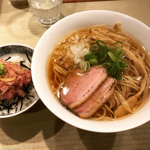 「鴨らぁめん・トロたくちらし」@らーめん 鴨to葱の写真
