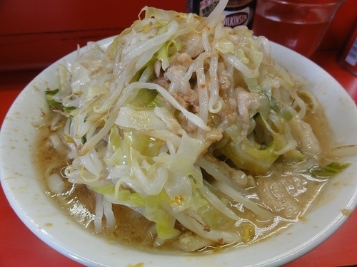 「ラーメン600円　麺硬め　ニンニク　脂」@ラーメン二郎 三田本店の写真