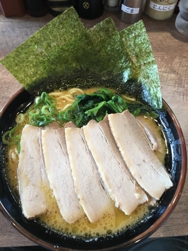 「豚骨醤油」@横浜家系ラーメン ぎん家 岐阜羽島店の写真