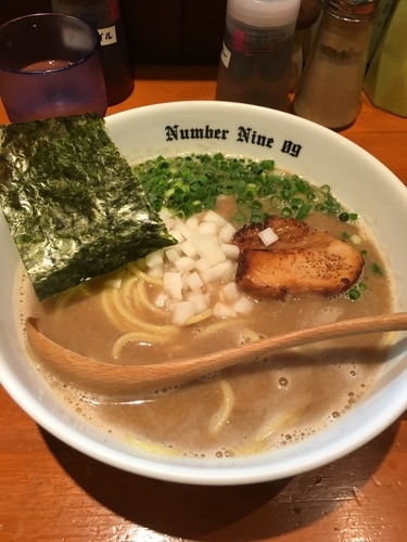 「濃厚らーめん800円」@麺Dining Number Nine 09の写真
