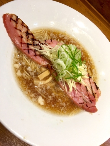 「【限定】厚切りベーコンをのせたガツンと生姜らーめん￥800」@寿製麺よしかわ 川越店の写真