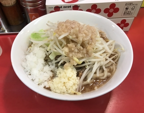 「ラーメン にんにく・あぶら・たまねぎ」@豚ラーメン 蕨店の写真