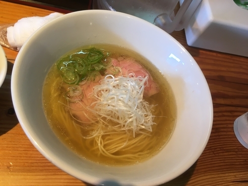 「塩ラーメン +那須高原豚コンフィ」@らーめん芝浜の写真