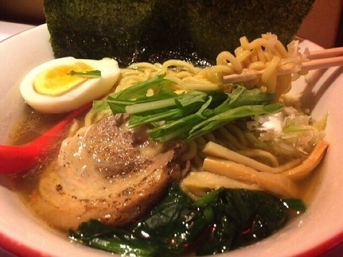 「醤油豚骨ラーメン(750円)」@GROWの写真