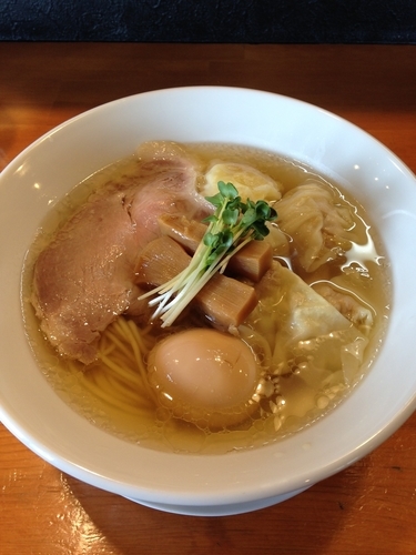 「塩煮干しワンタンそば  味玉」@麺処 清水の写真