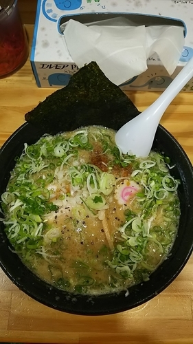 「黒とんラーメン+ねぎ」@とんこつらーめん いちの屋の写真