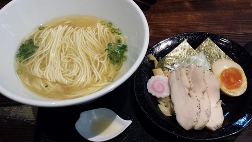 「カムイ・シオユ850円(塩・とりチャーシュー)」@麺や 蒼 AOIの写真