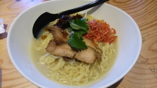 「海老と浅利の海鮮ヌードル」@麺場 浜虎 横浜店の写真