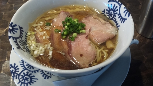 「醤油そば750円窯焼チャーシュー150円」@特級鶏蕎麦 龍介の写真