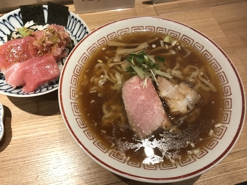 「醤油ラーメンすっきり・本鮪中トロ丼」@超多加水自家製手揉み麺 きたかた食堂の写真