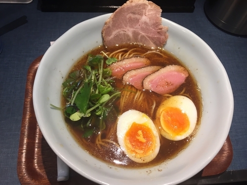 「にほんいち醤油そば」@麺巧 潮の写真