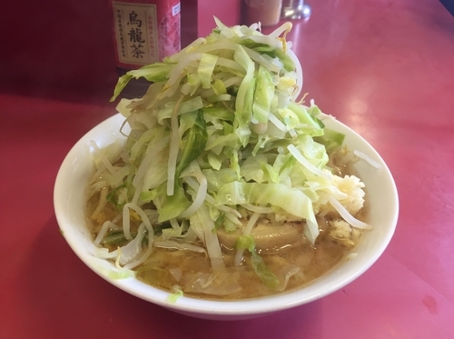 「小ラーメン：豚2枚(700円)+烏龍茶(100円)」@ラーメン二郎 ひばりヶ丘駅前店の写真
