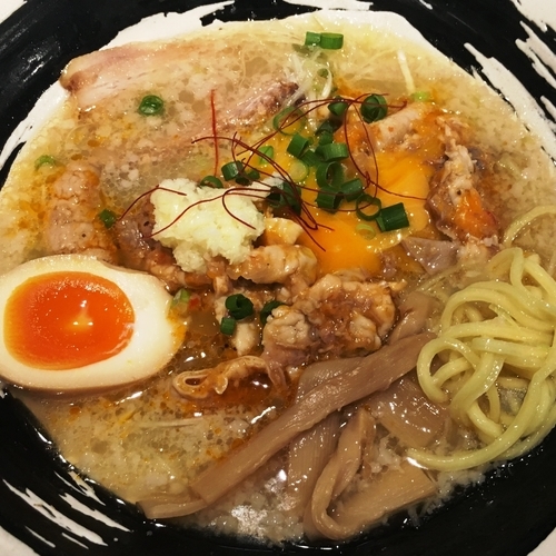 「ホルモンメン」@麺屋 八九六 やくろーの写真