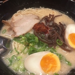 豚辛ラーメン クーポン卵