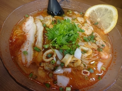 「赤そばSUMMER冷　トムヤムクン風　780円」@ラァメン ぼーんずの写真