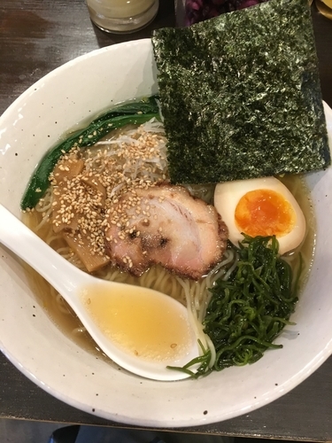 「純塩麺 + めかぶ」@らぁめん8の写真