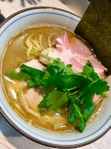 「【気まぐれ限定】地鶏白湯〜ほんのり煮干しとエビ〜 ￥900」@中華そば 四つ葉の写真