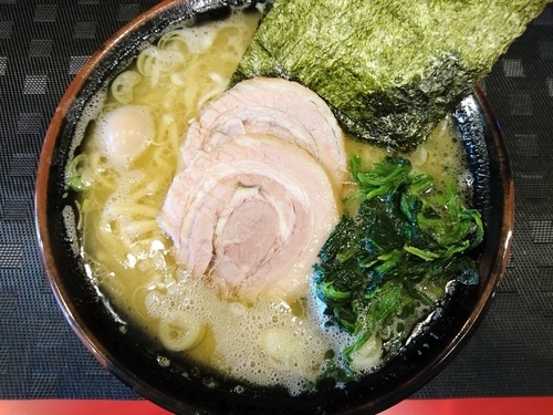 「塩ラーメン中（中太麺、かため、うすめ、多め）」@横濱家系ラーメン 湘家 新町店の写真