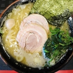 塩ラーメン中（中太麺、かため、うすめ、多め）