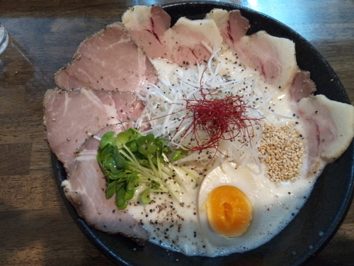 「おさかな鶏白湯ラーメン」@フカクサ製麺食堂の写真