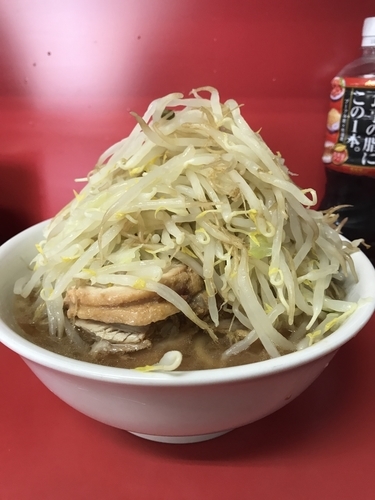 「小豚ラーメン麺半分 にんにく ヤサイ」@ラーメン二郎 茨城守谷店の写真