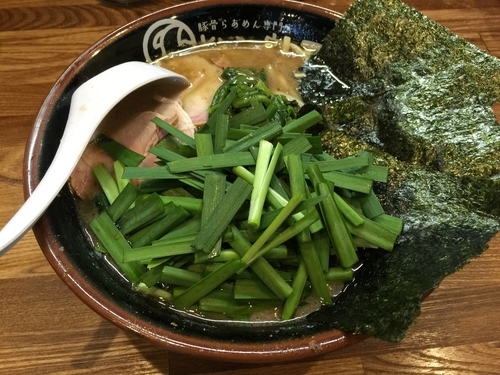 「豚骨醤油らあめん（中）_生ニラ」@豚骨らあめん専門店 とんこつ家ZUNの写真