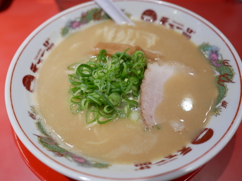 「中華そば 麺硬め＋スープ多目」@天下一品 目黒店の写真