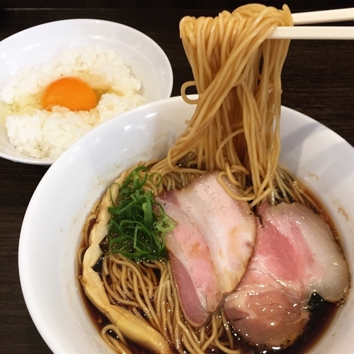 「醤油ラーメン680円+彩美卵のTKG120円」@かしわぎの写真