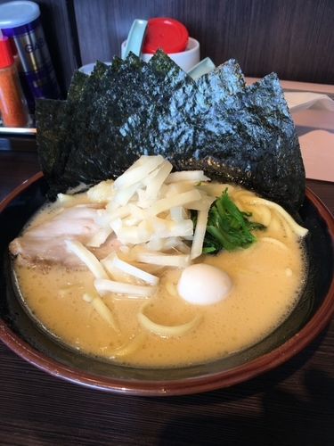 「ラーメン（醤油・海苔増し）」@横浜家系ラーメン 大黒家 甲府駅前店の写真